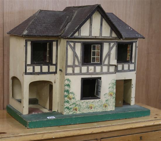 A 1920s Triang dolls house W.61cm